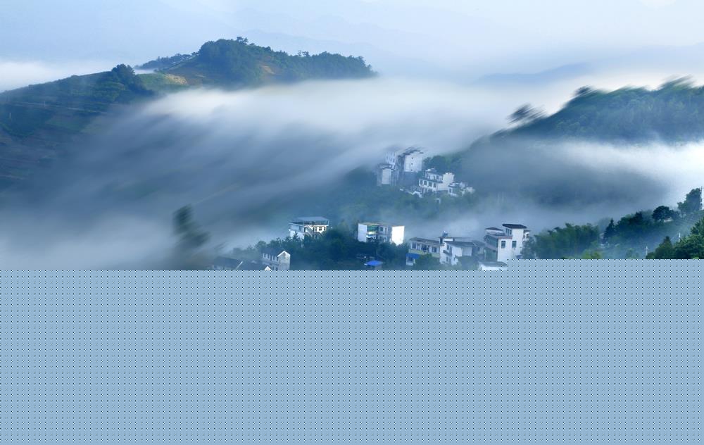 晨霧里的村莊