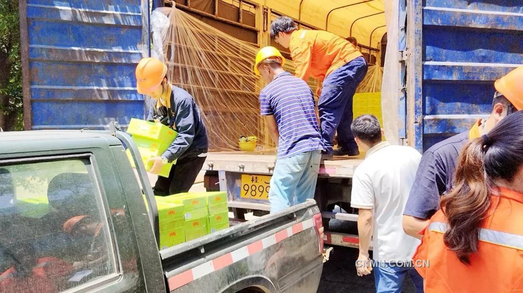 韶關冶煉廠工會組織為一線職工送清涼