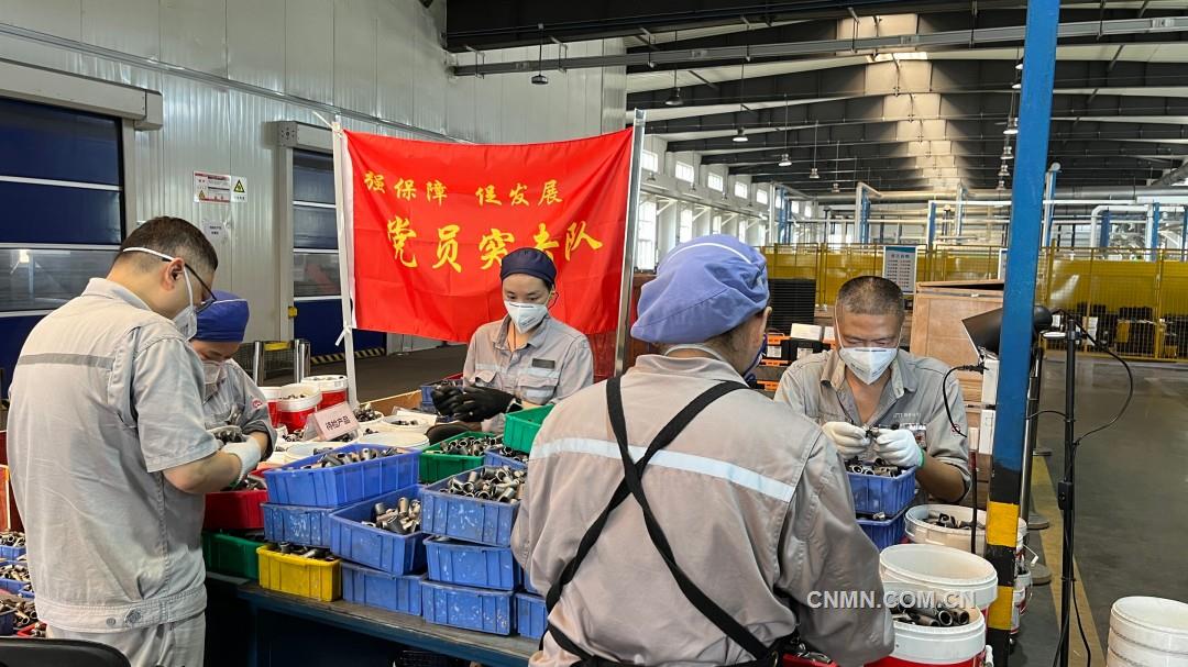 自硬公司-經營管理-奮楫跑贏“上半場” 乘勢攻堅“下半程”——自硬公司上半年生產經營工作紀實 配圖(作者:李彥超)