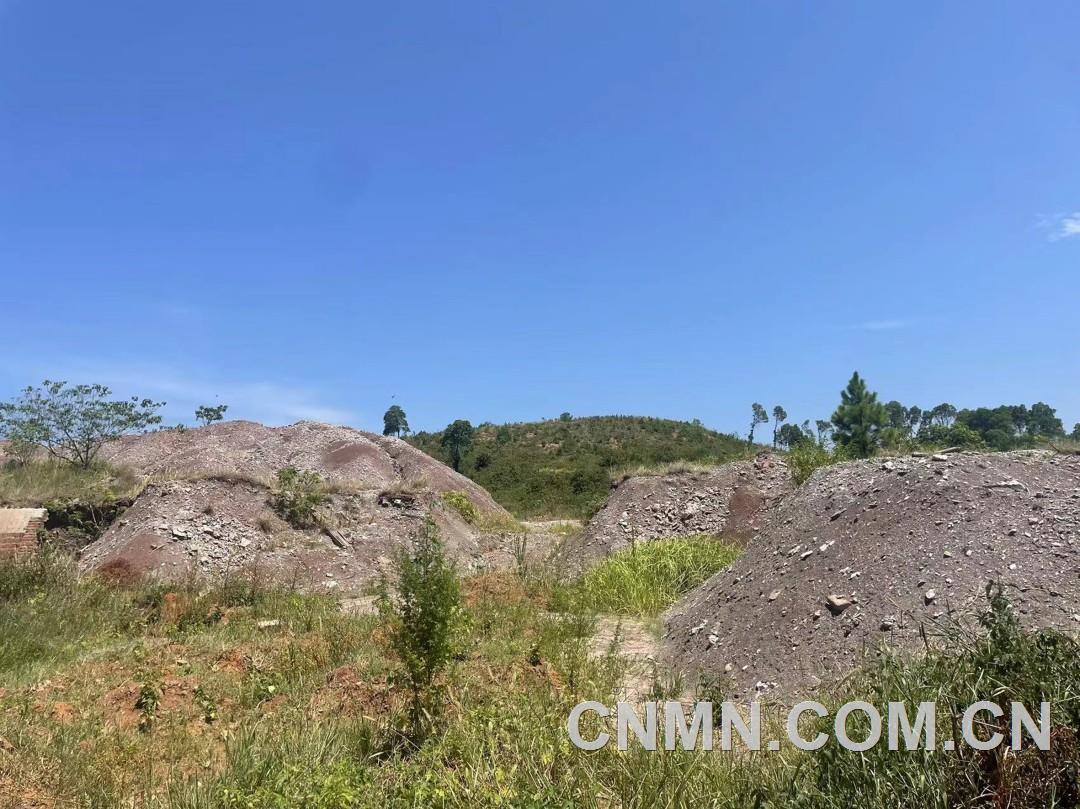 頭條-泰和縣某廢棄礦山生態(tài)修復前