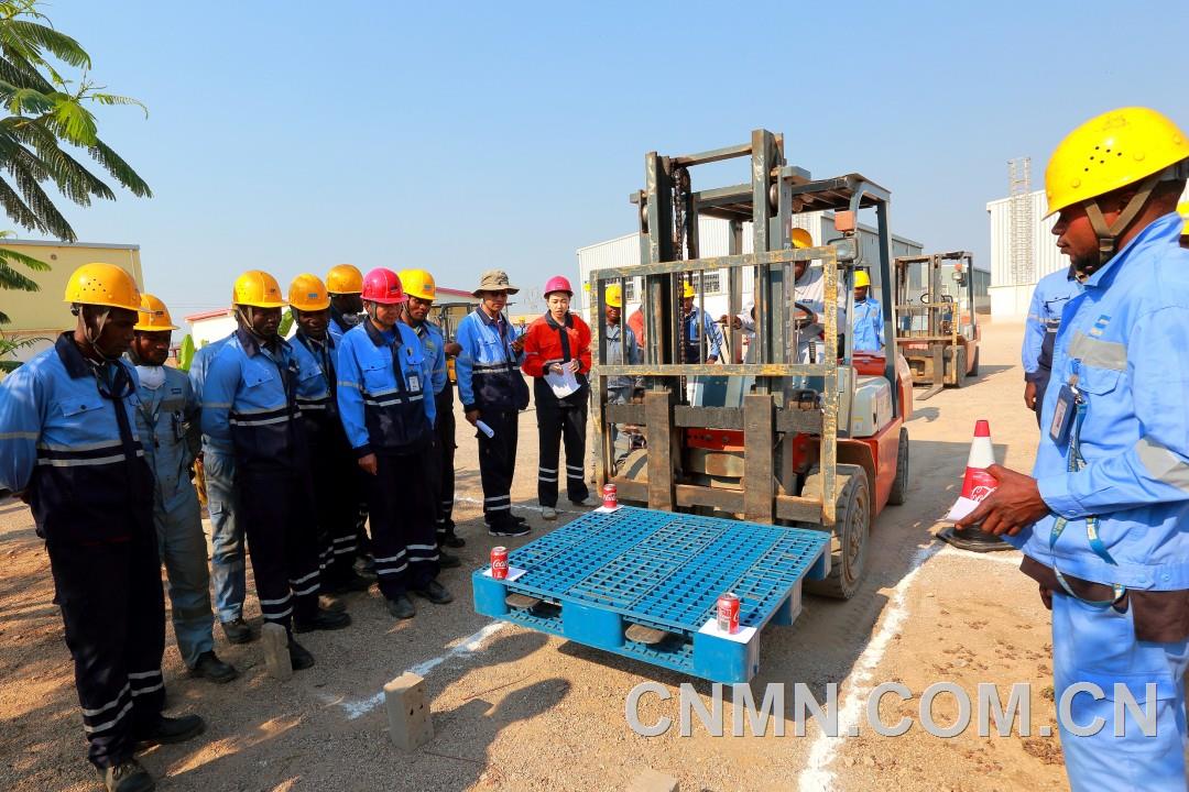 華剛礦業(yè)開展叉車操作技能培訓(xùn)